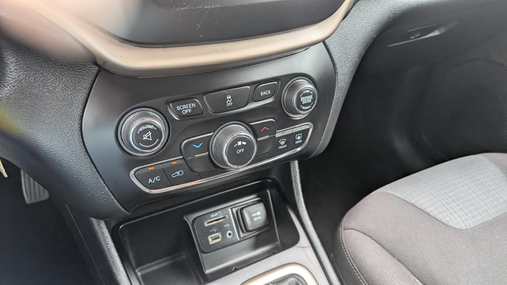 2016 Jeep Cherokee Latitude - Photo 25